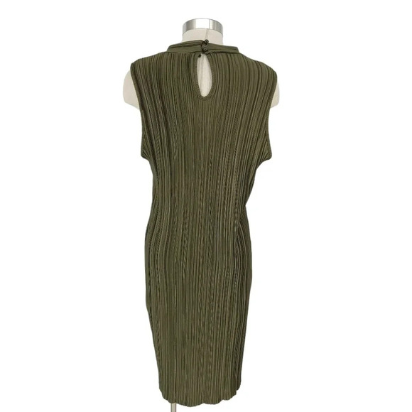 PrettyLittleThing Pleated Bodycon Midi Dress Olive Green Sleeveless - Picture 4 of 7